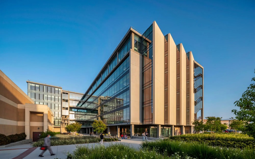 UC Irvine (UCI)
